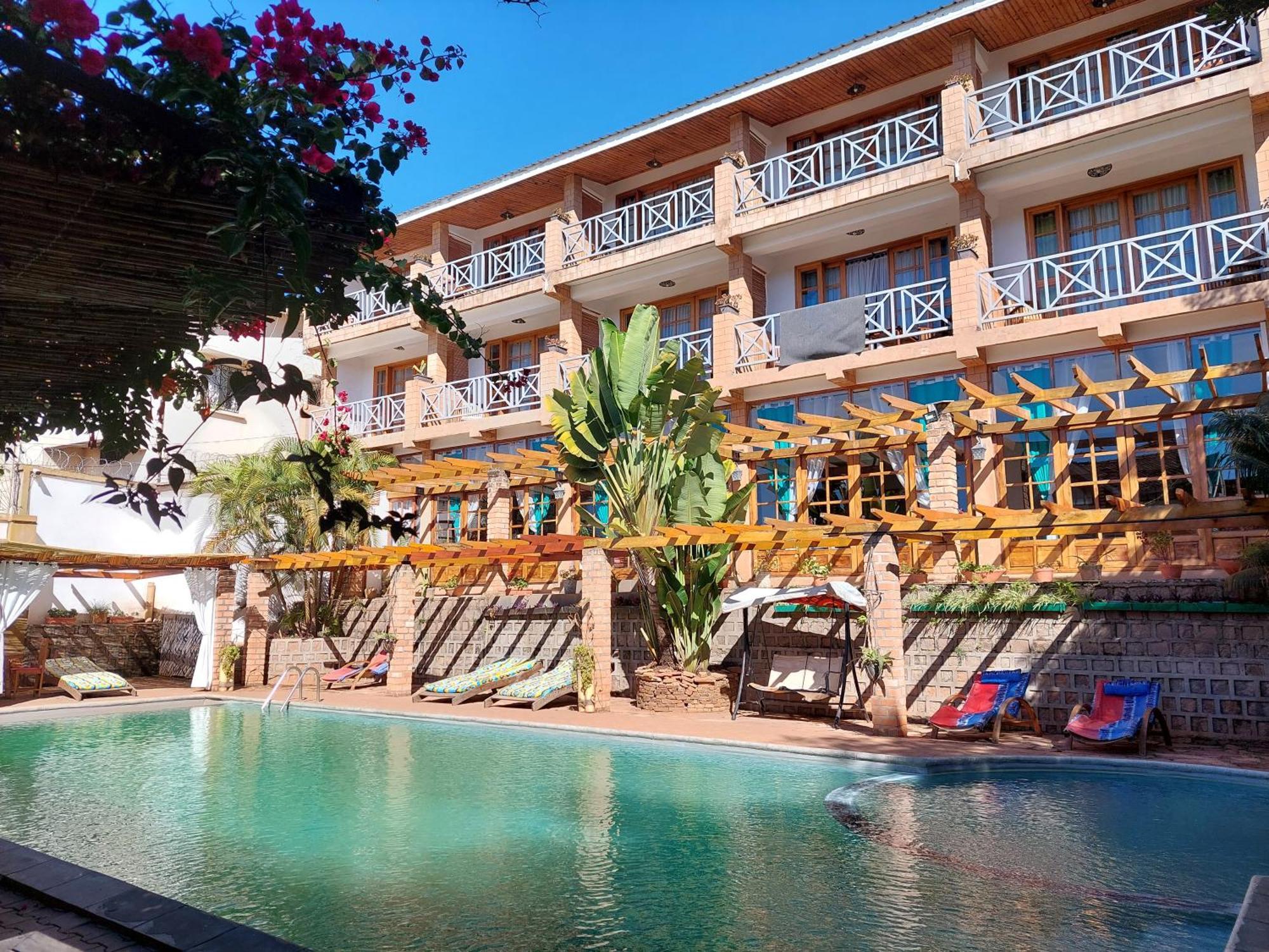 Island Continent Hotel Ivato  Kültér fotó
