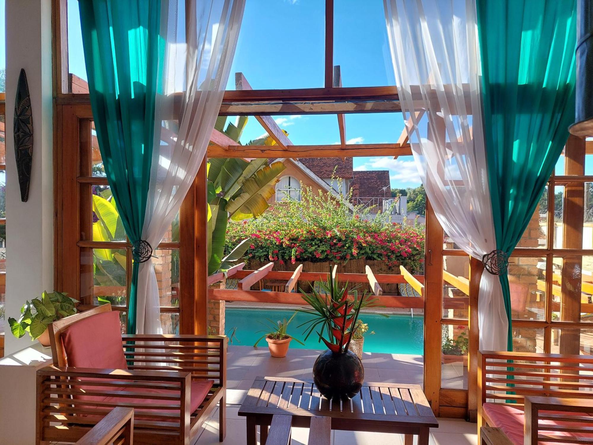 Island Continent Hotel Ivato  Kültér fotó
