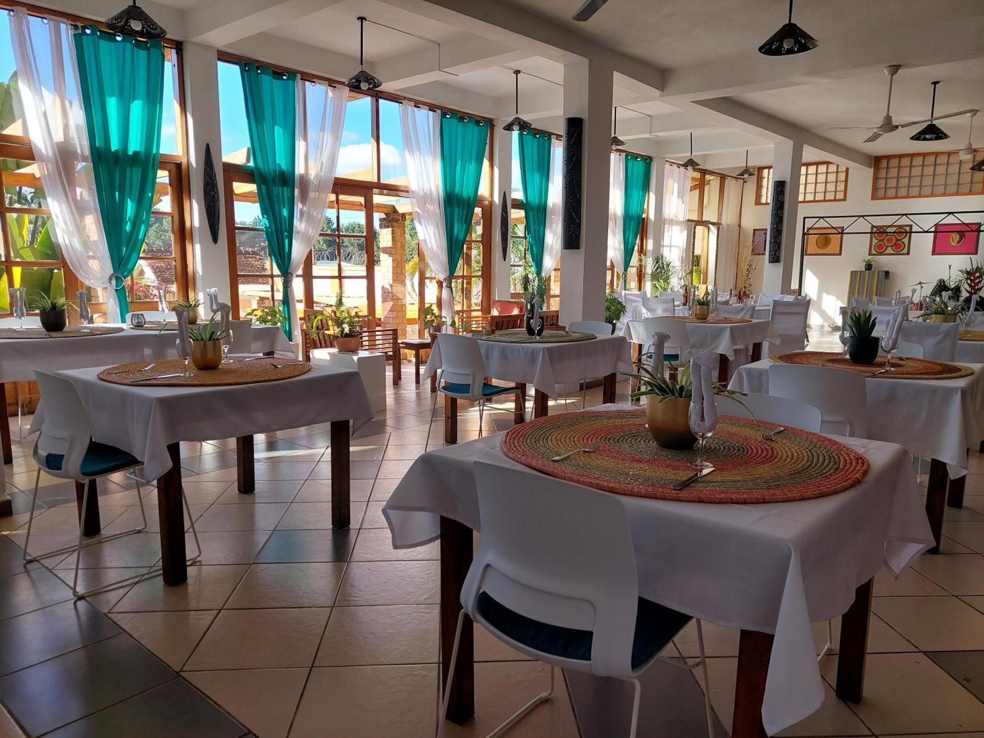 Island Continent Hotel Ivato Airport Kültér fotó