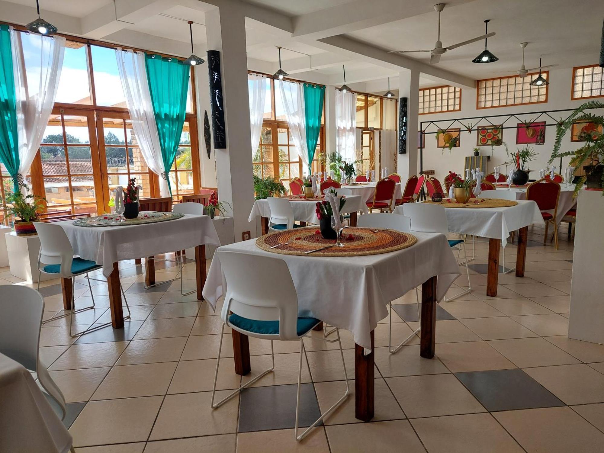 Island Continent Hotel Ivato Airport Kültér fotó