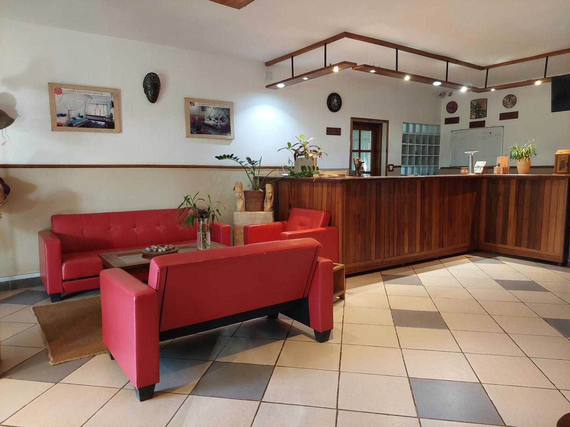 Island Continent Hotel Ivato  Kültér fotó
